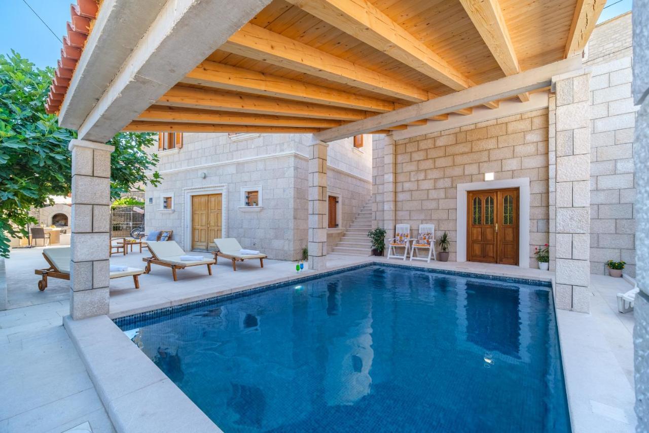 Luxury Stone Nevija 2022 Private Vilă